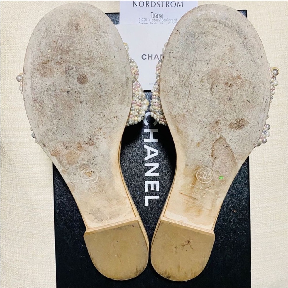 CHANEL AUTHENTIC CASCADE OF PEARLS MULES - Picture 9 of 13